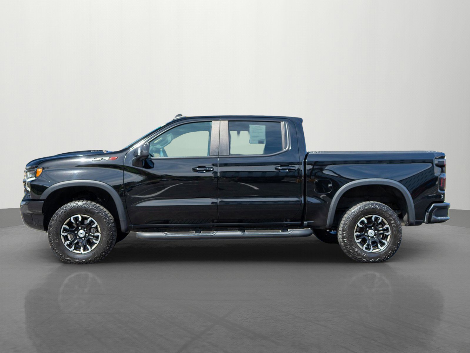 Used 2023 Chevrolet Silverado 1500 ZR2 w/ Technology Package AWD/4WD image 4