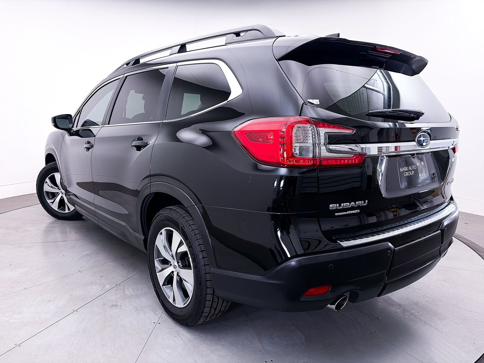 Used 2025 Subaru Ascent Premium AWD/4WD image 2