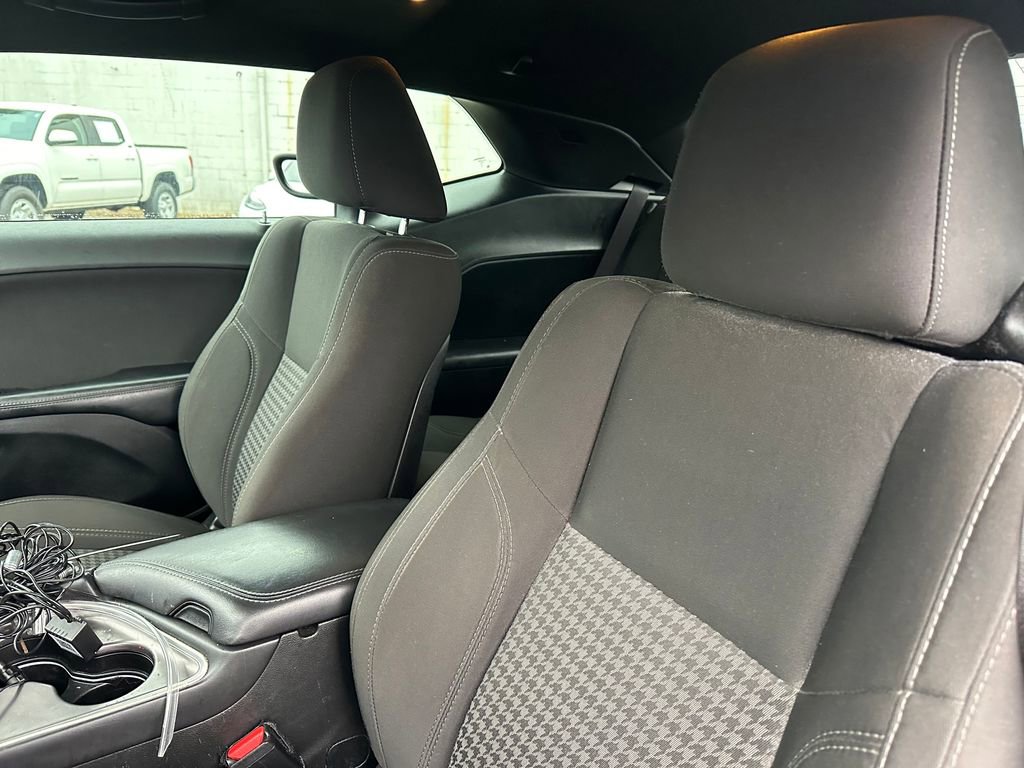 Used 2019 Dodge Challenger SXT image 15