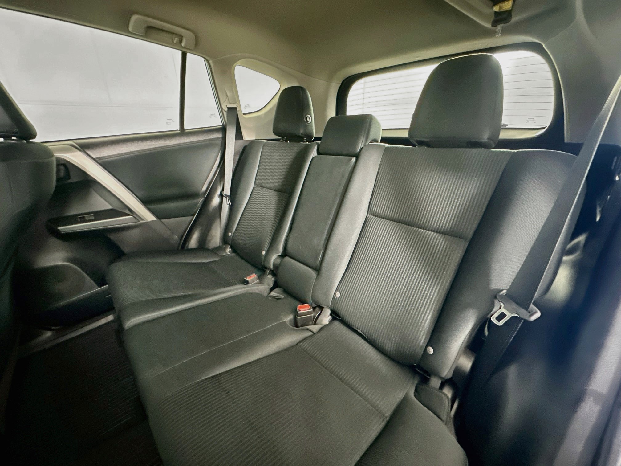 Used 2018 Toyota RAV4 LE w/ Carpet Mat Package FWD image 25