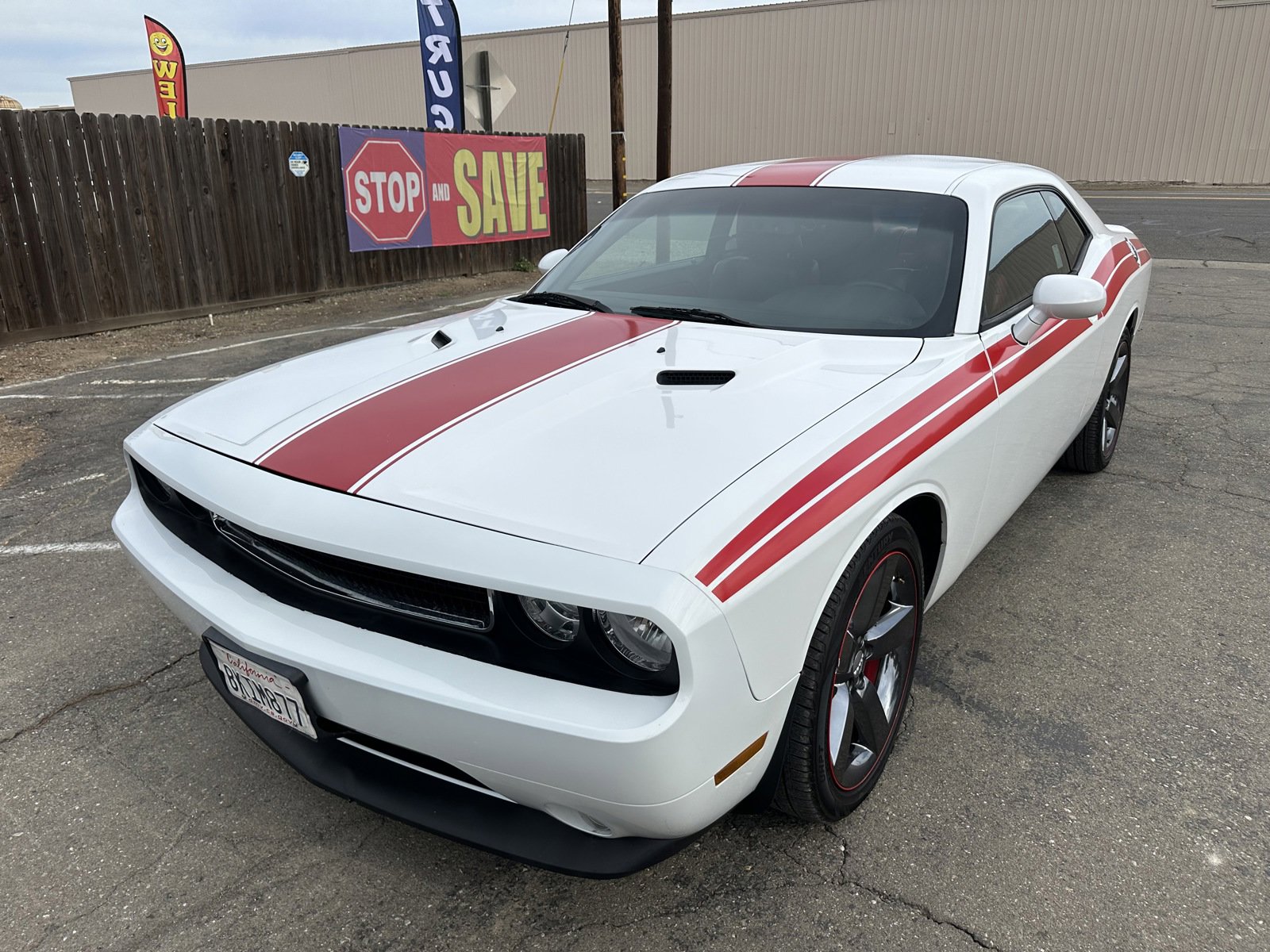 Used 2013 Dodge Challenger SXT image 1