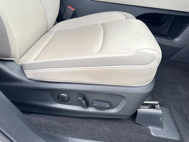 Used 2025 Nissan Pathfinder SL AWD/4WD image 17