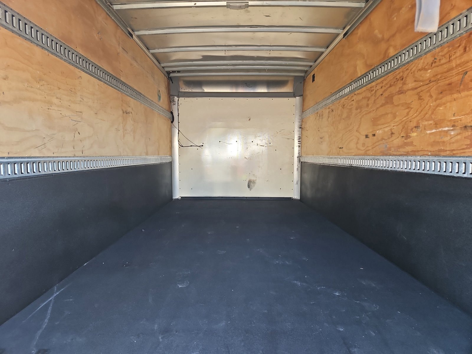Used 2020 GMC Savana 3500 Extended w/ Power Convenience Package RWD image 15