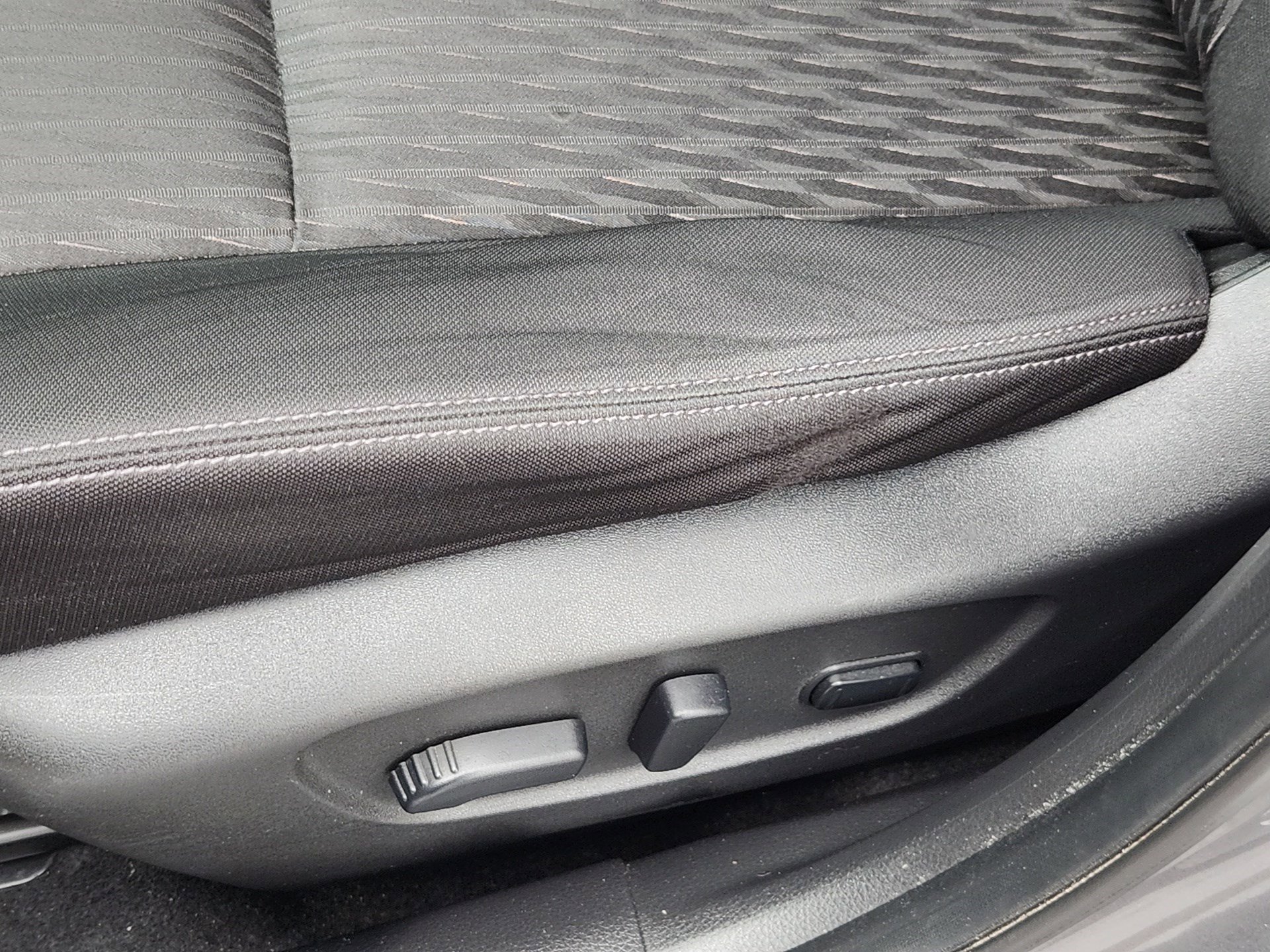 Used 2019 Nissan Rogue SV w/ Premium Package image 18