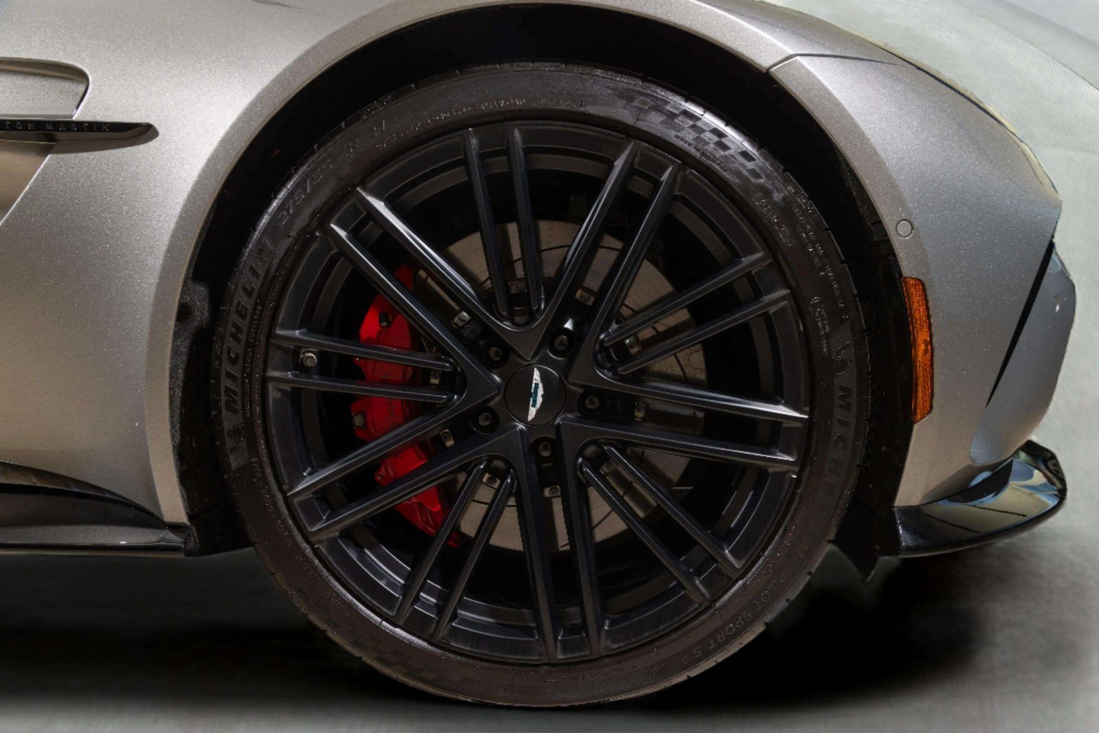 Used 2025 Aston Martin V8 Vantage Coupe image 24