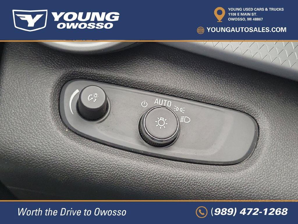 Used 2025 Chevrolet Trax LS w/ LS Convenience Package FWD image 11