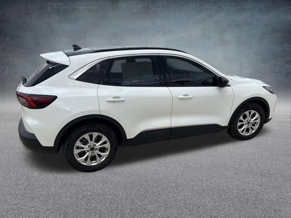 Used 2023 Ford Escape Active image 5
