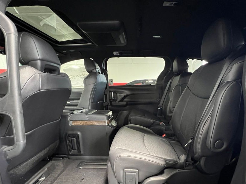 New 2026 Toyota Sienna Platinum AWD/4WD image 14