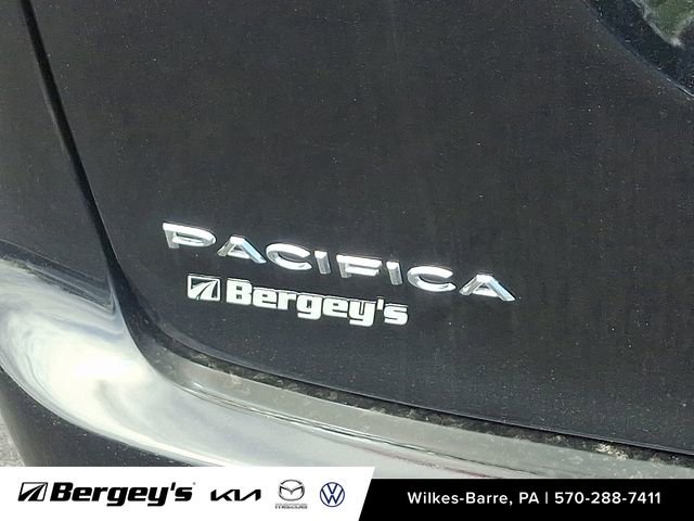 Used 2024 Chrysler Pacifica Touring-L FWD image 32