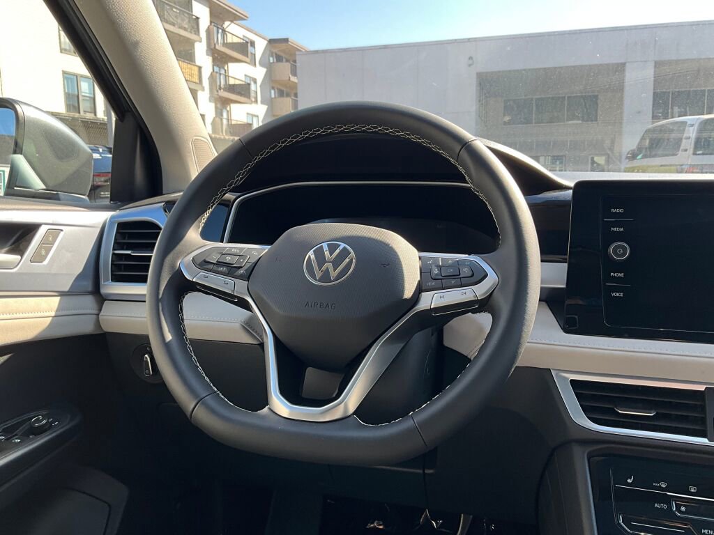 New 2025 Volkswagen Taos SE image 19