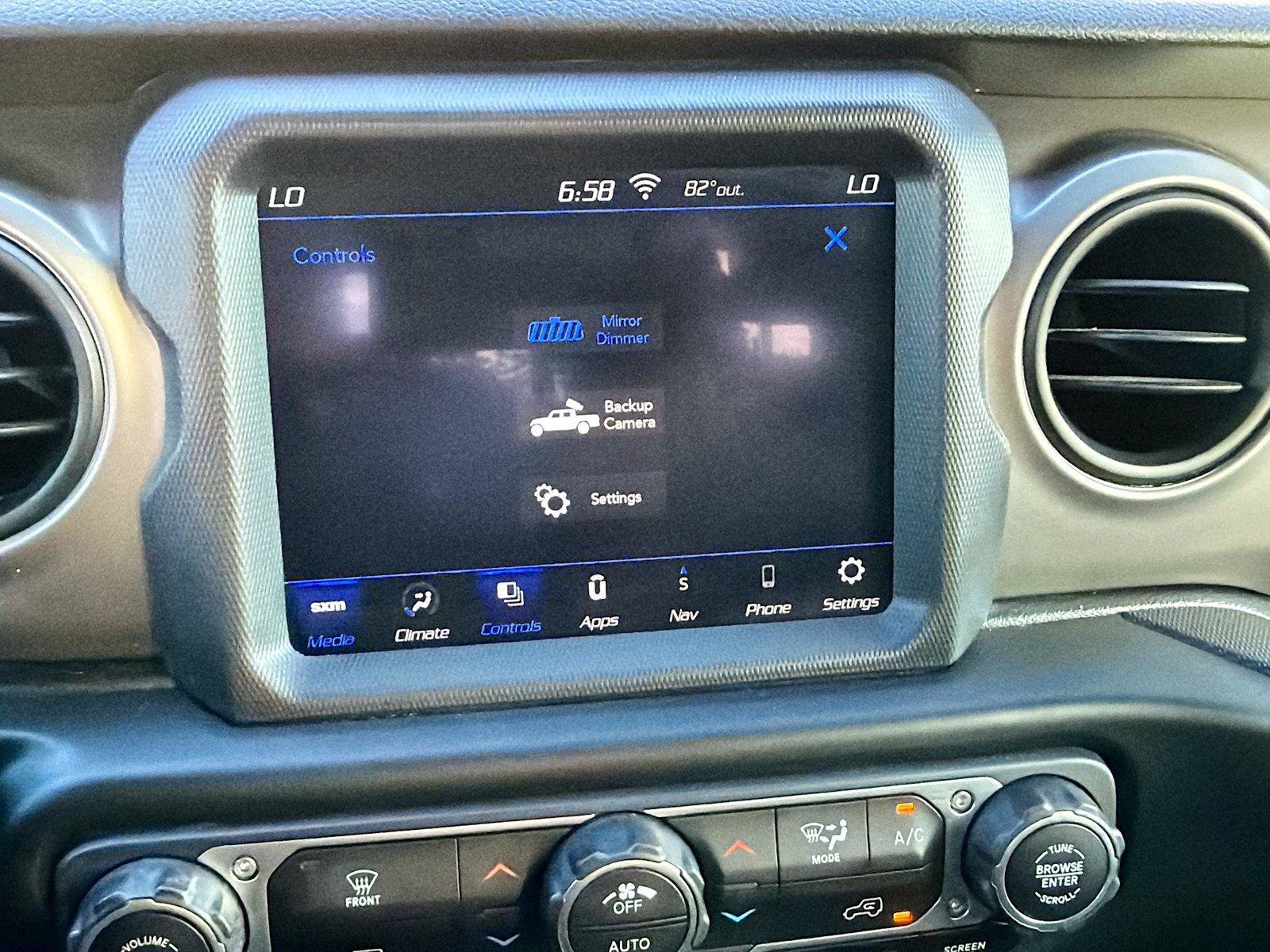 Used 2020 Jeep Gladiator Sport w/ Quick Order Package 24S AWD/4WD image 28
