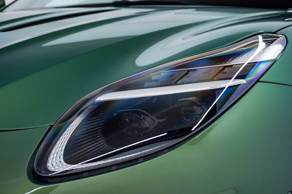 Used 2024 Aston Martin DB12 Coupe image 6