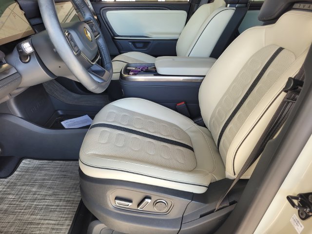 Used 2025 Rivian R1S Adventure Tri AWD/4WD image 17