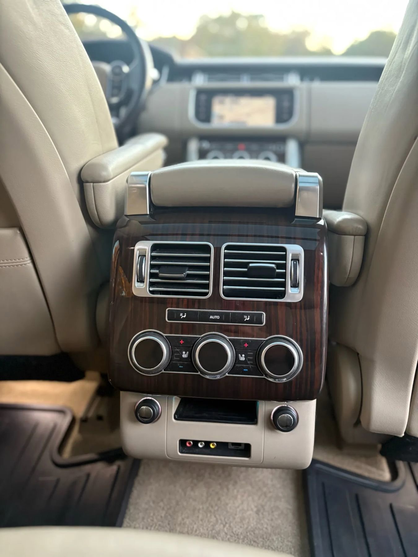 Used 2015 Land Rover Range Rover Supercharged AWD/4WD image 42