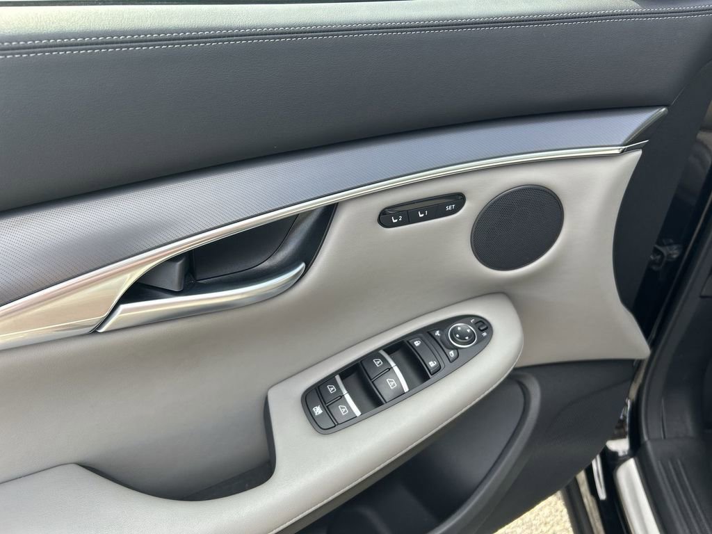 Certified 2025 INFINITI QX50 Luxe image 16