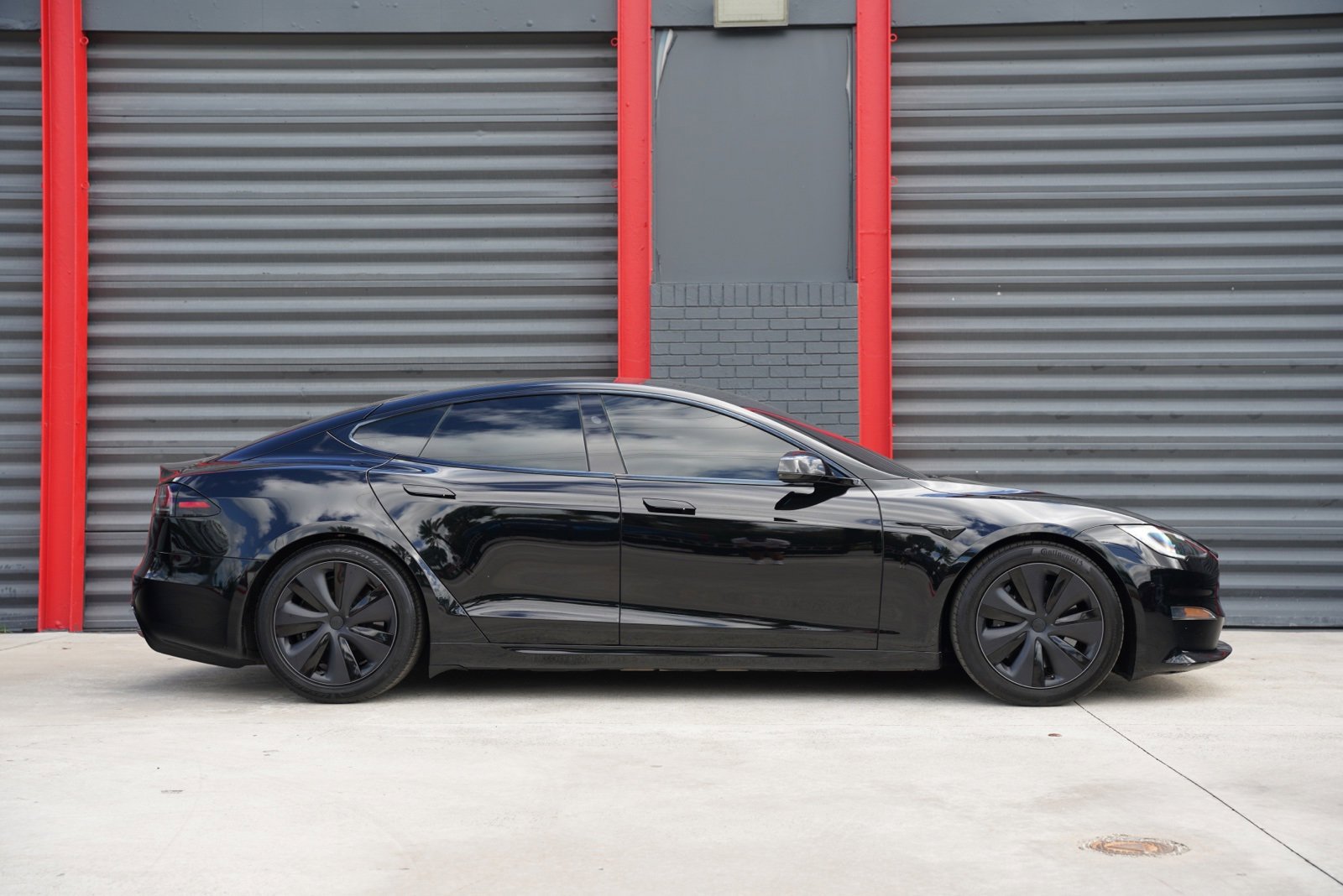 Used 2023 Tesla Model S Standard Range image 9