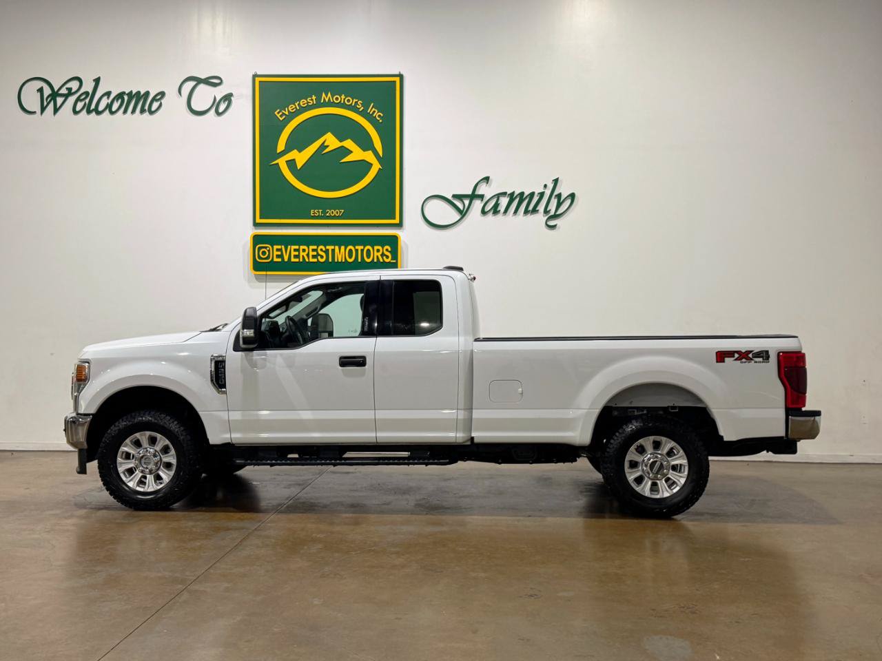 Used 2022 Ford F250 XLT w/ XLT Value Package AWD/4WD image 5