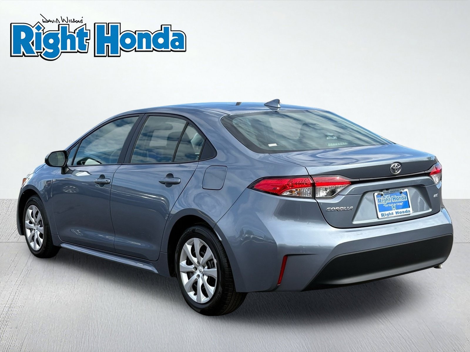 Used 2025 Toyota Corolla LE FWD image 4