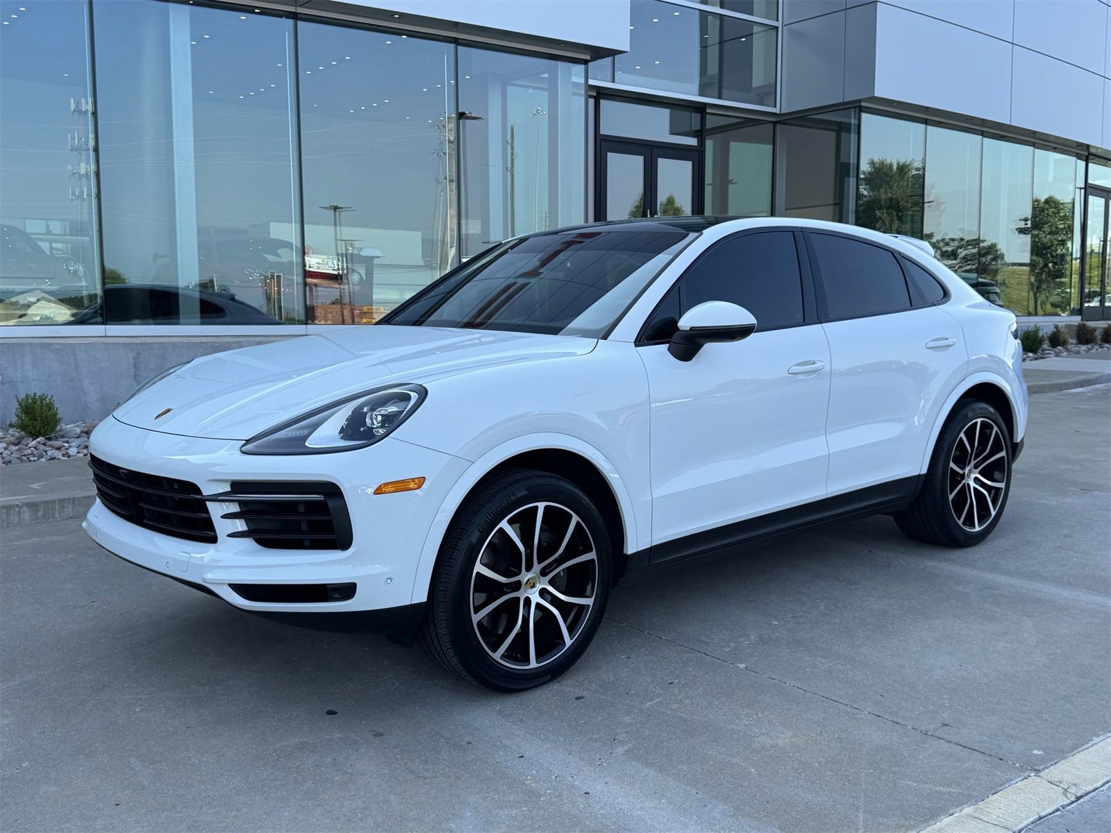 Certified 2022 Porsche Cayenne Coupe image 1