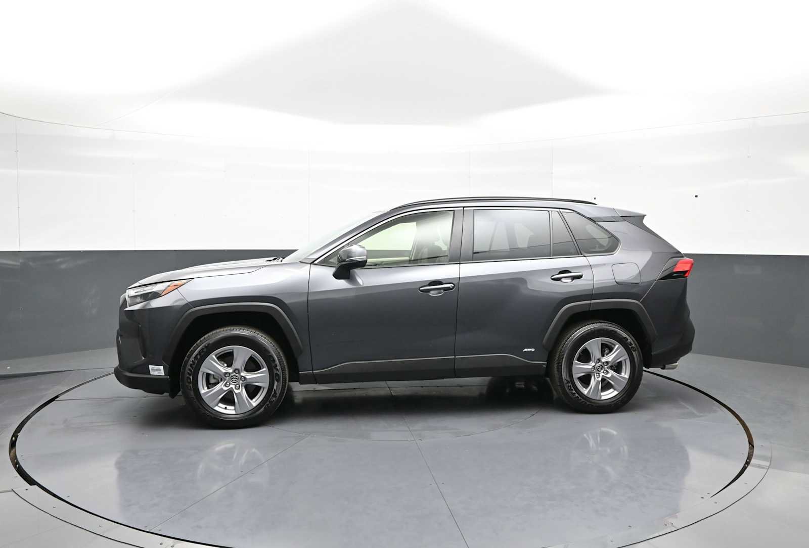 Used 2025 Toyota RAV4 XLE w/ Convenience Package AWD/4WD image 9