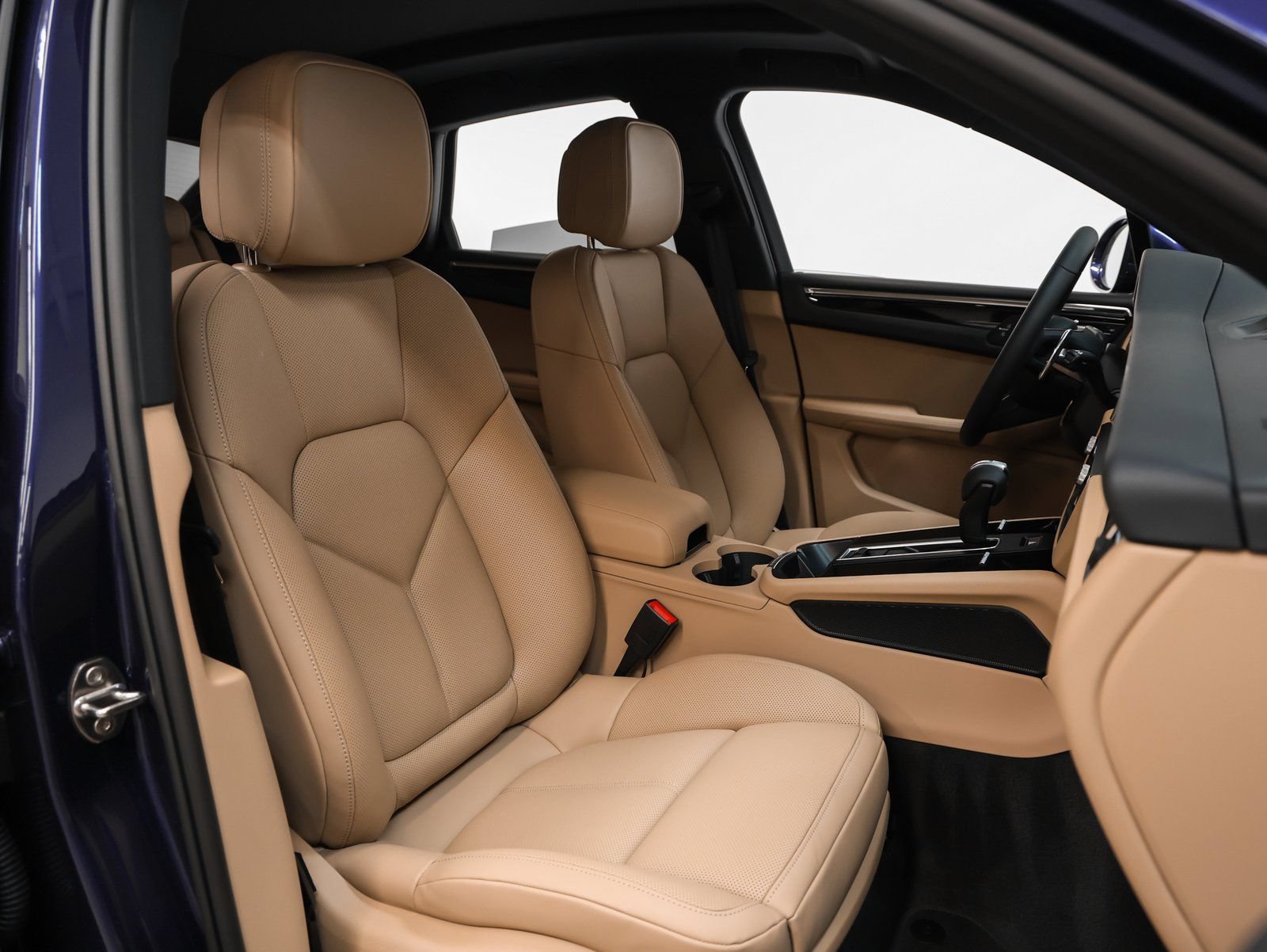 Certified 2026 Porsche Macan AWD/4WD image 20