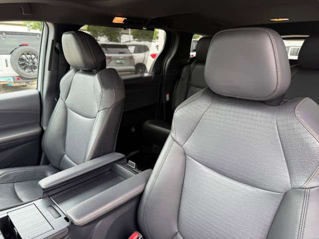 Used 2022 Toyota Sienna XLE Woodland Edition AWD/4WD image 9