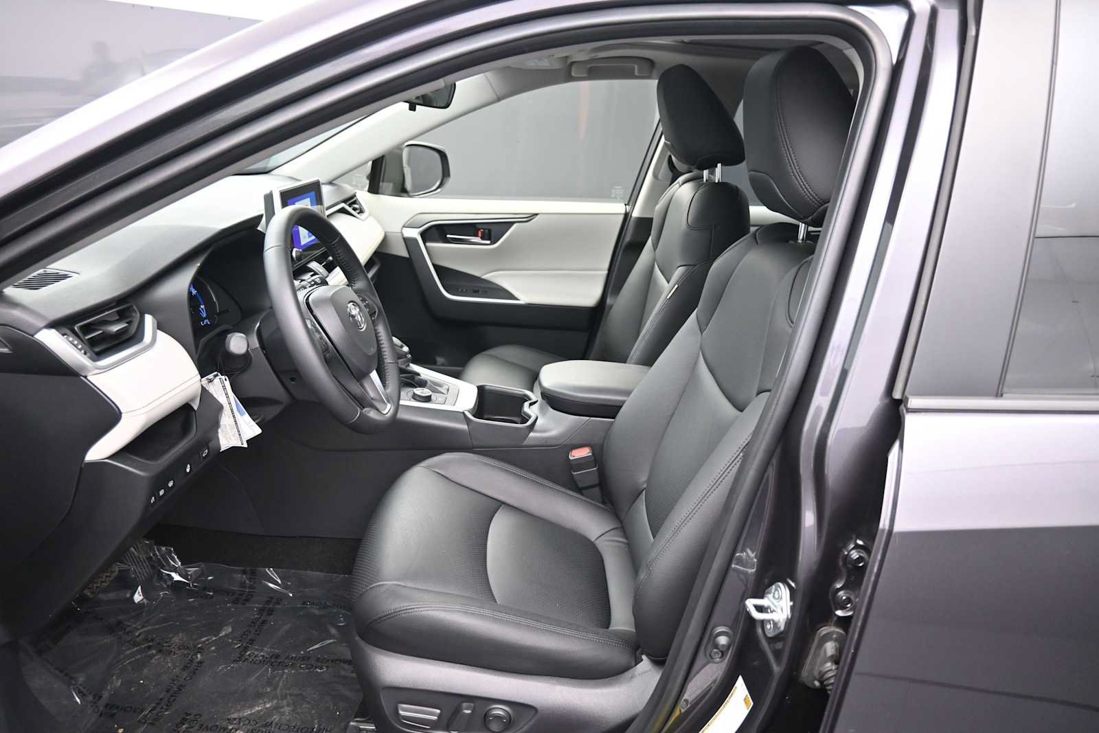 Used 2025 Toyota RAV4 XLE w/ Convenience Package AWD/4WD image 19