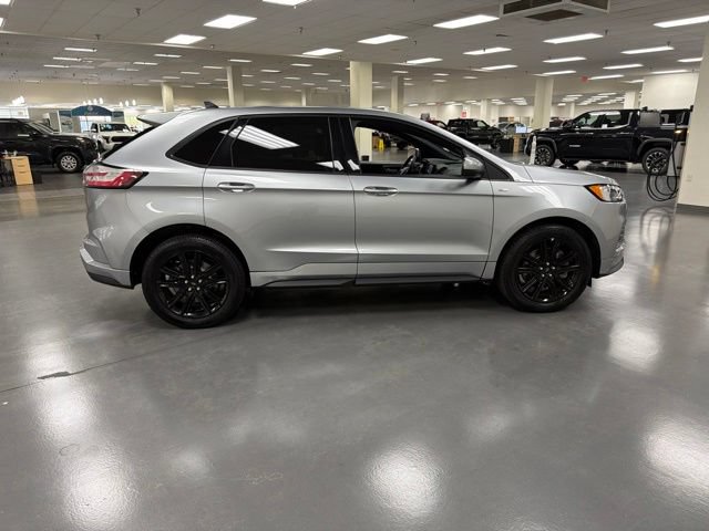 Used 2022 Ford Edge ST-Line w/ Class II Trailer Tow Package AWD/4WD image 8