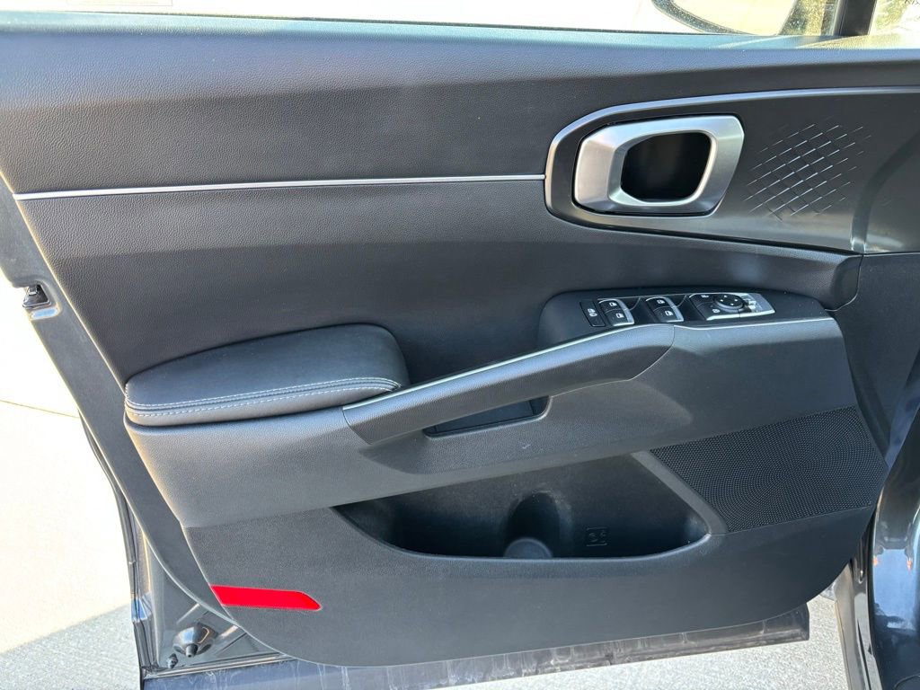 Used 2023 Kia Sorento LX image 13