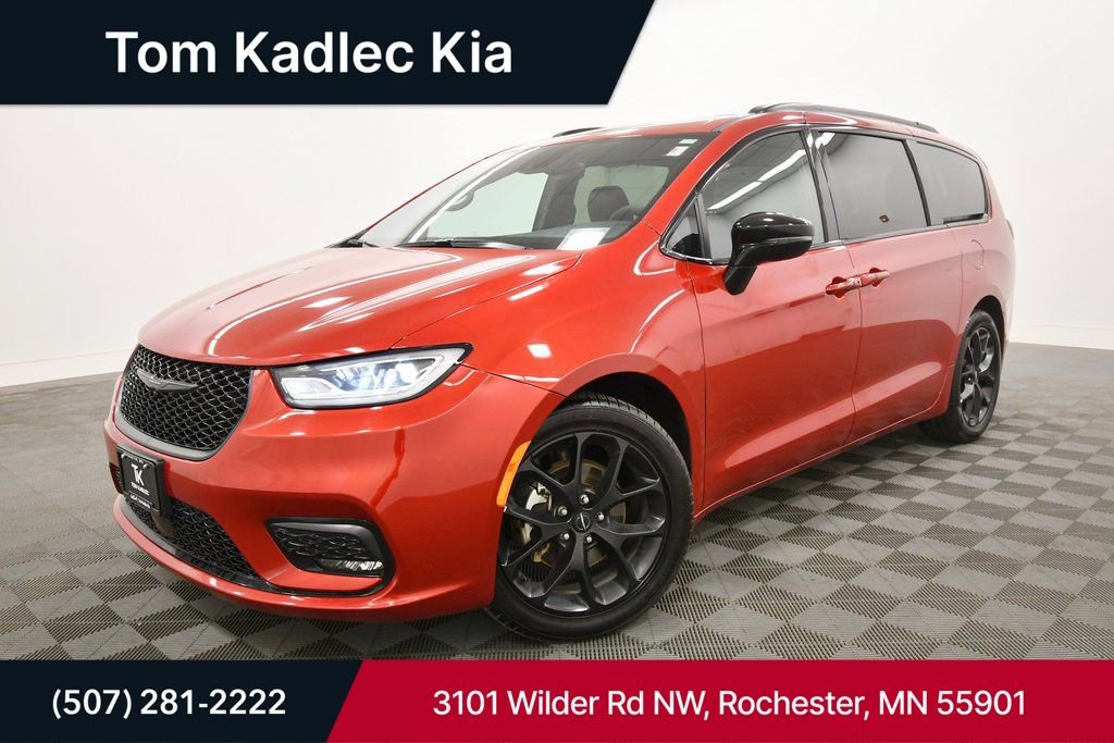 Used 2025 Chrysler Pacifica Limited image 1