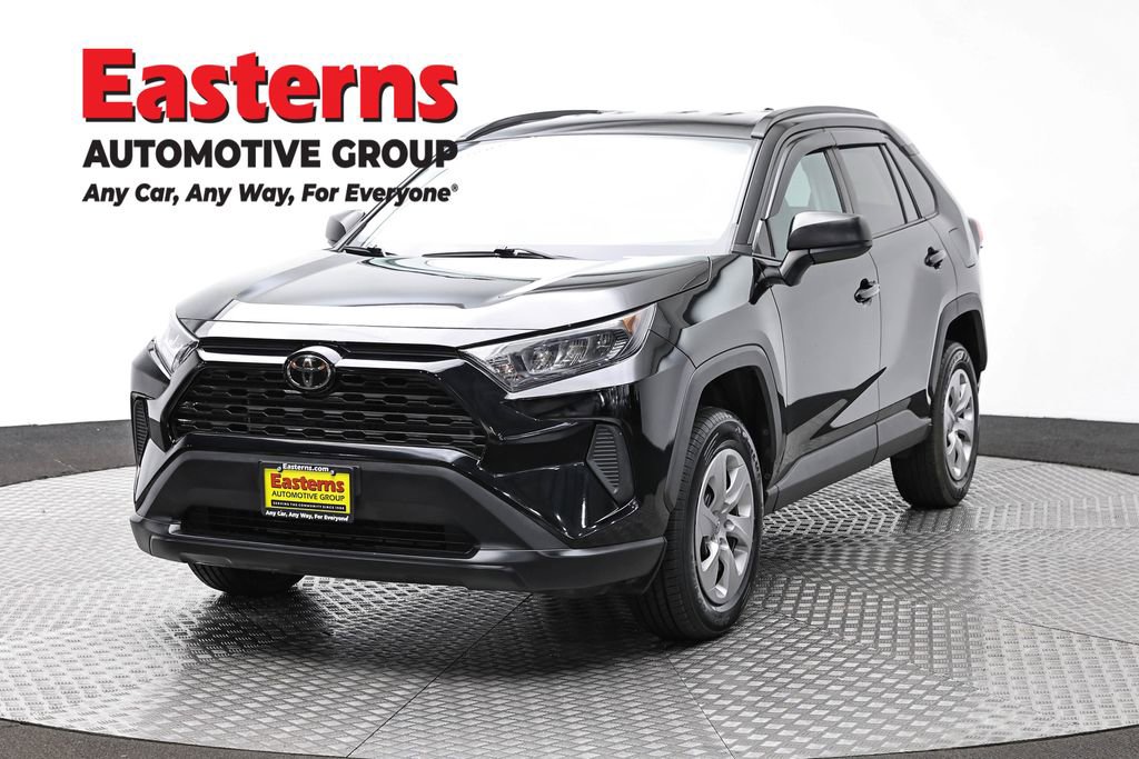 Used 2021 Toyota RAV4 LE image 1