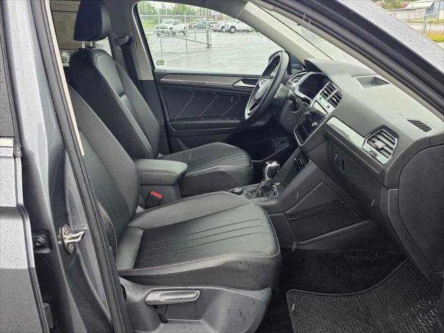Used 2022 Volkswagen Tiguan SE AWD/4WD image 11