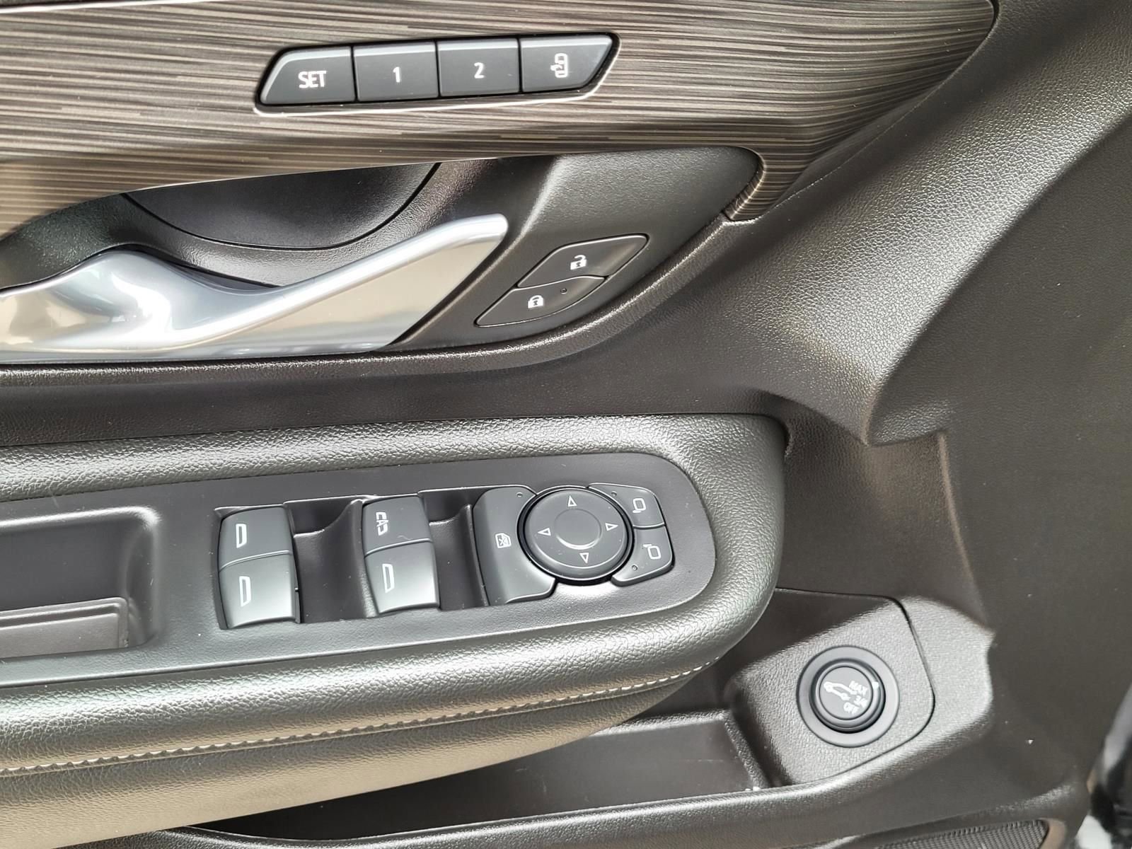 Used 2024 GMC Terrain SLT image 21