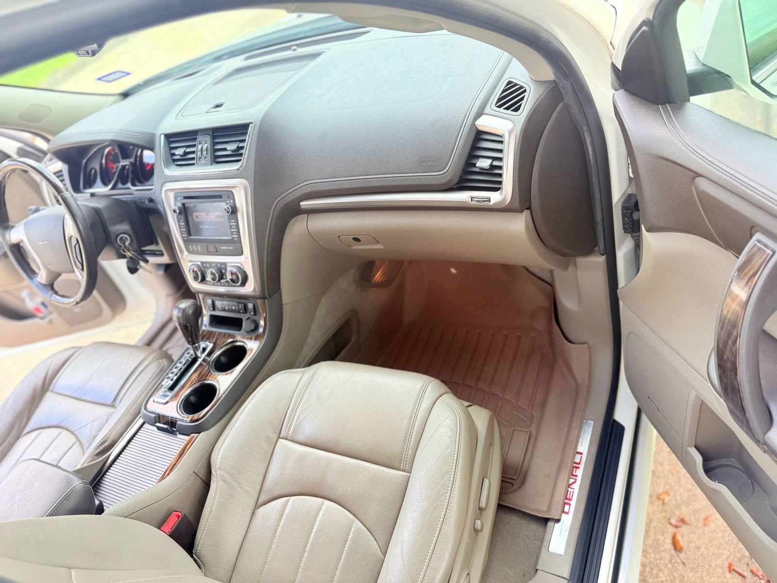 Used 2013 GMC Acadia Denali image 21