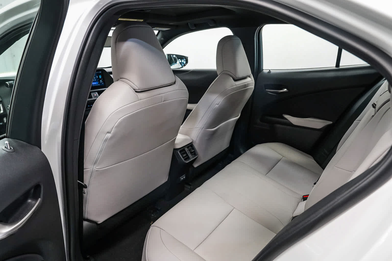 Used 2024 Lexus UX 250h FWD image 19
