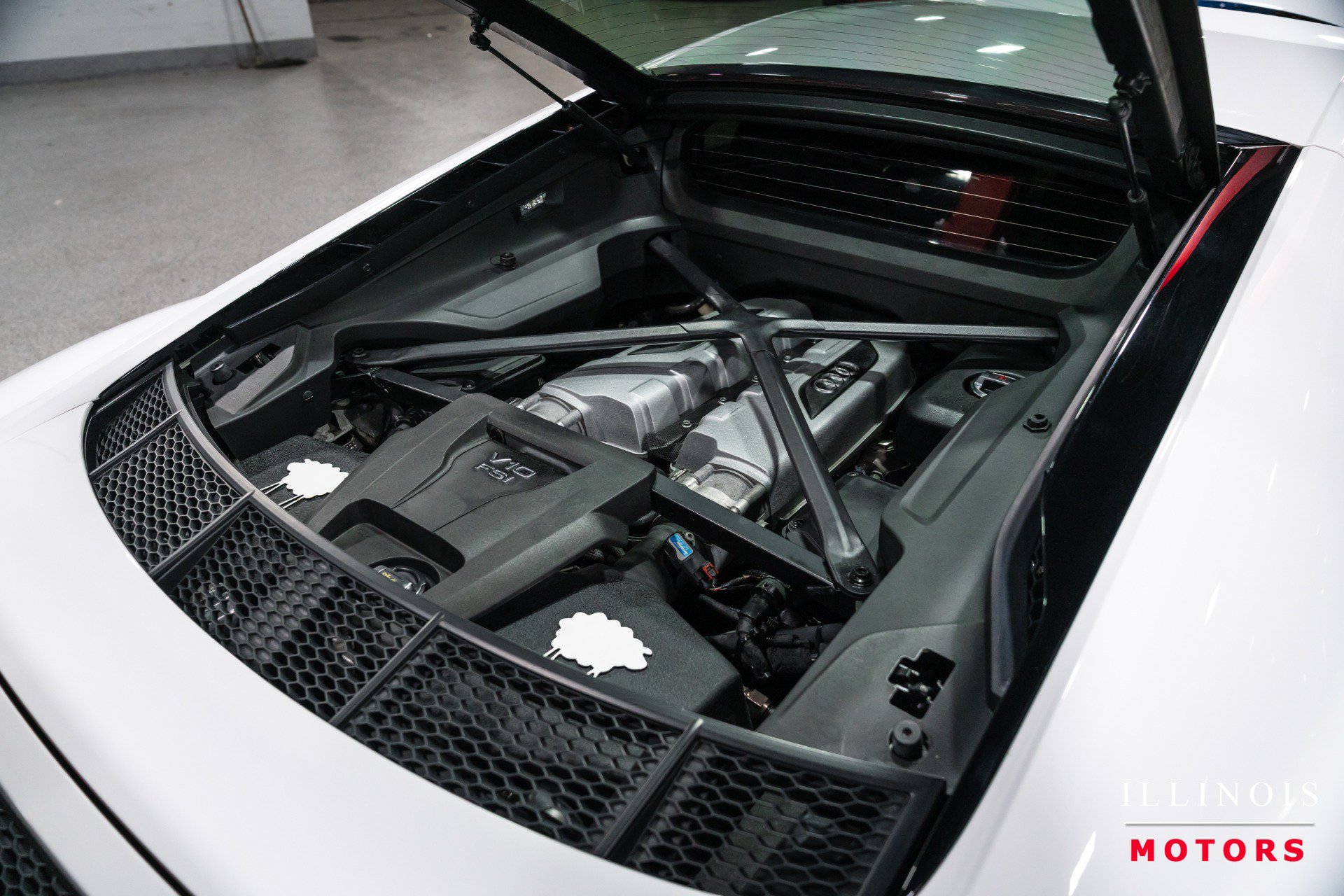 Used 2018 Audi R8 V10 w/ Premium Package RWD image 34