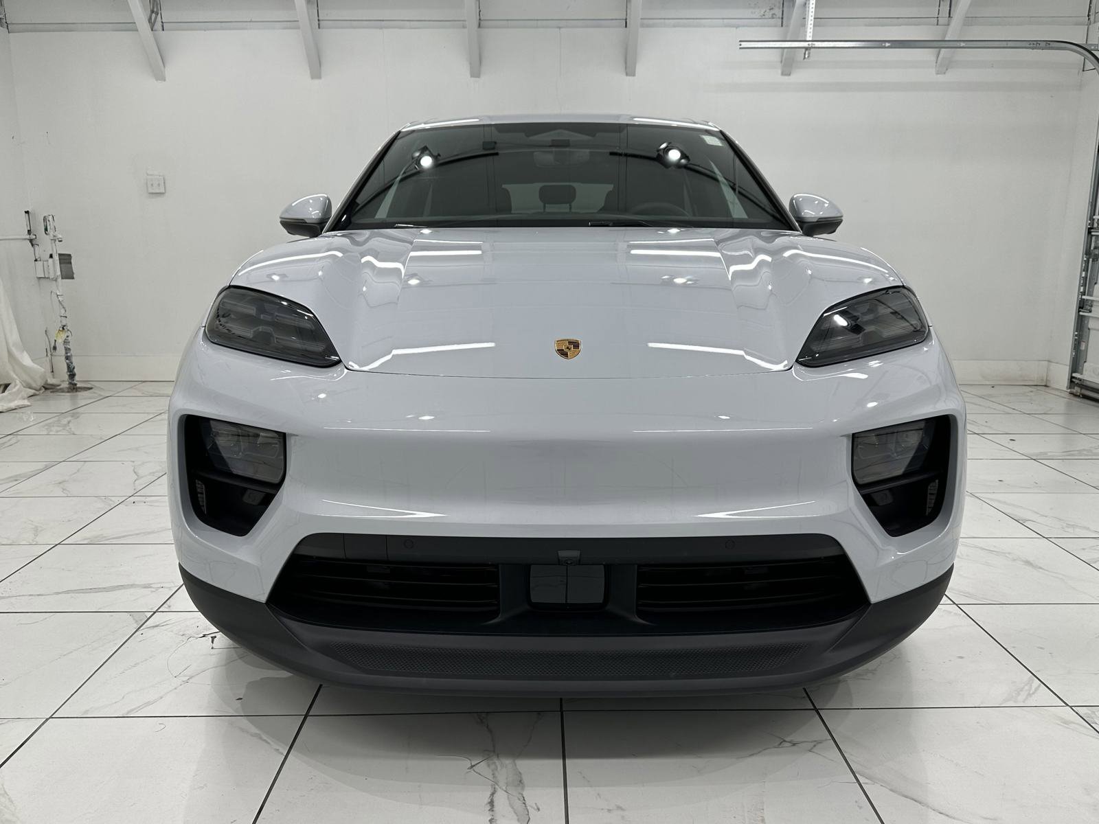 Certified 2025 Porsche Macan Electric image 9