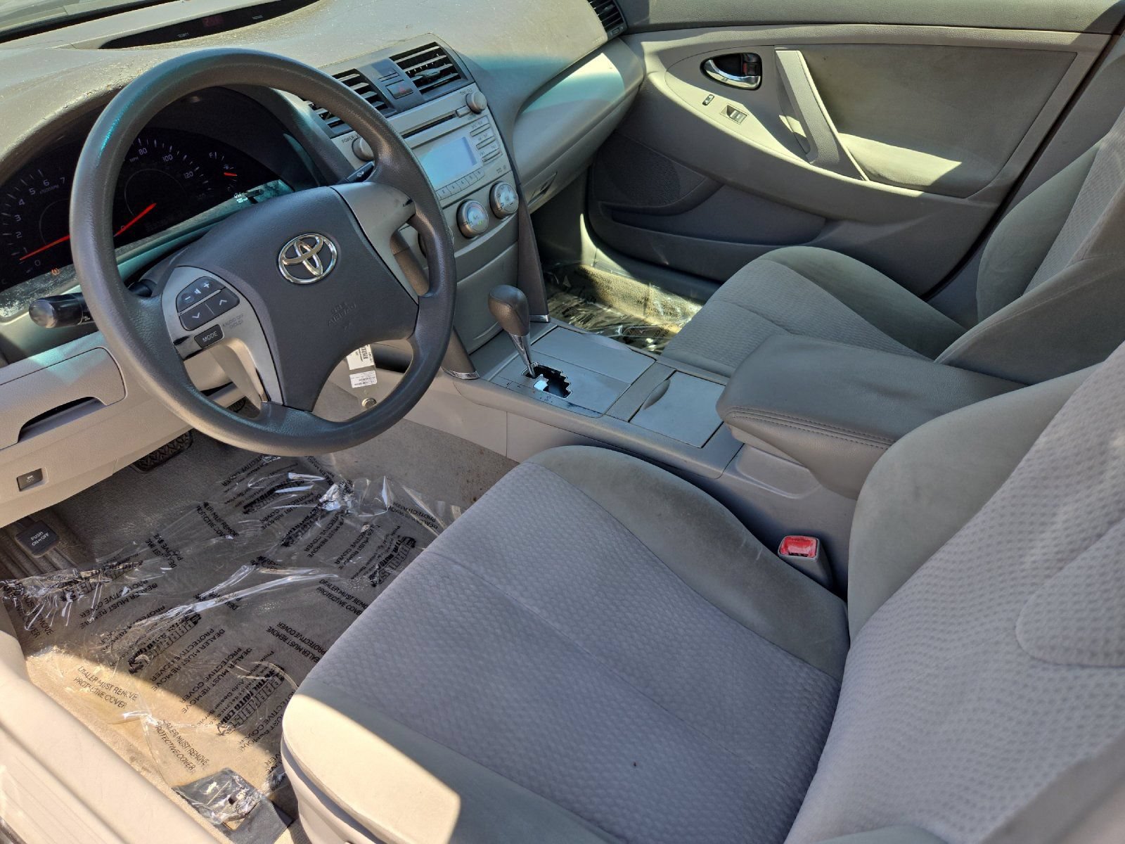 Used 2010 Toyota Camry LE FWD image 9