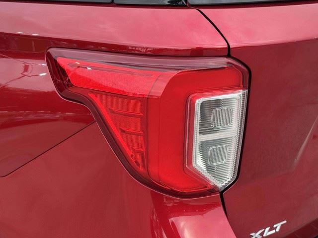 Used 2024 Ford Explorer XLT w/ Equipment Group 202A RWD image 15