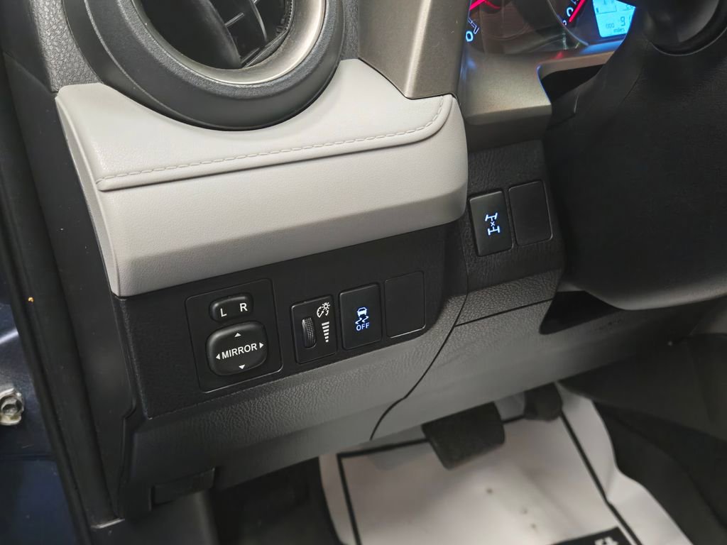Used 2014 Toyota RAV4 LE image 12