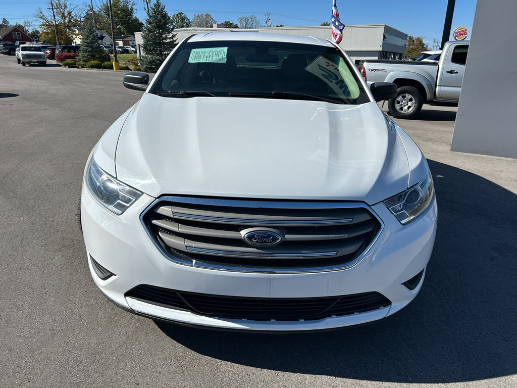 Used 2017 Ford Taurus SE image 4