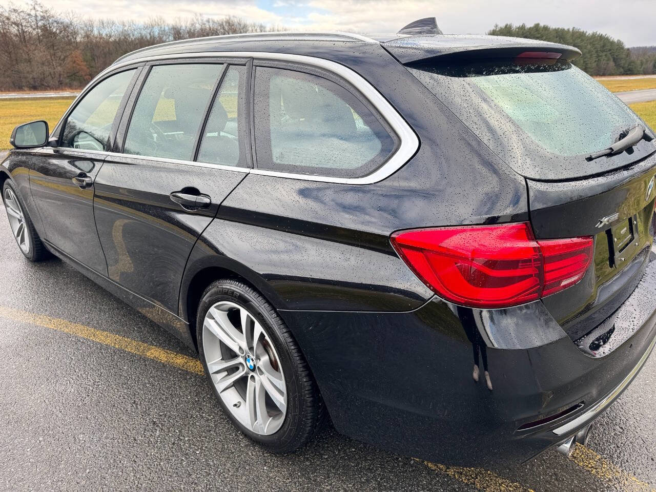 Used 2017 BMW 330i xDrive Wagon image 13