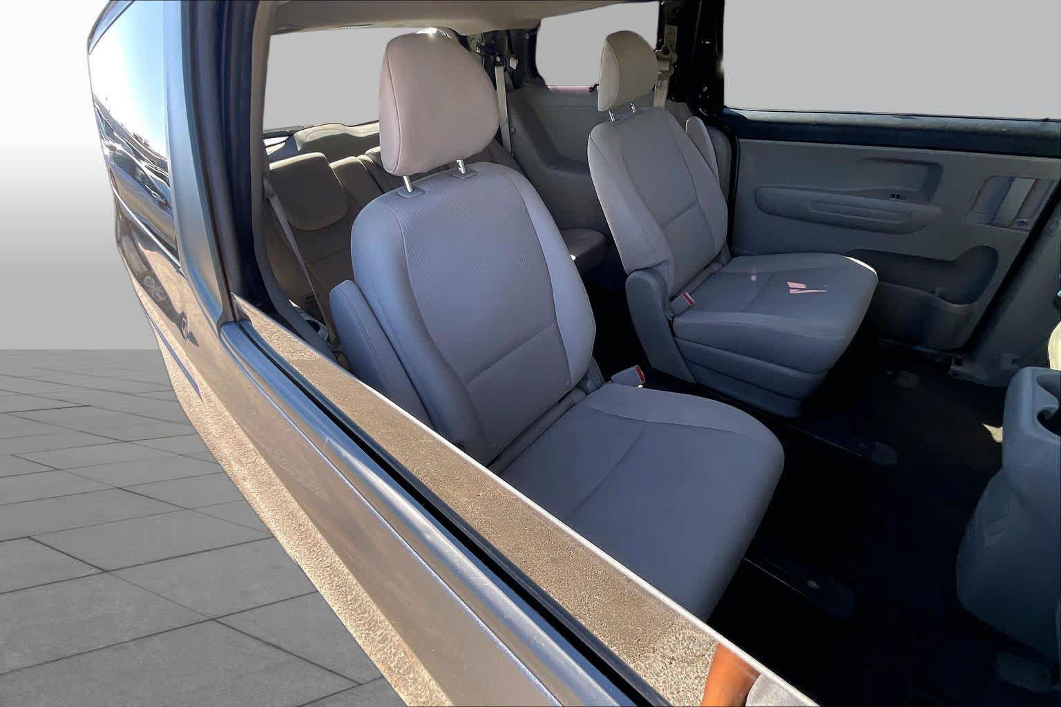 Used 2021 Kia Sedona LX FWD image 34