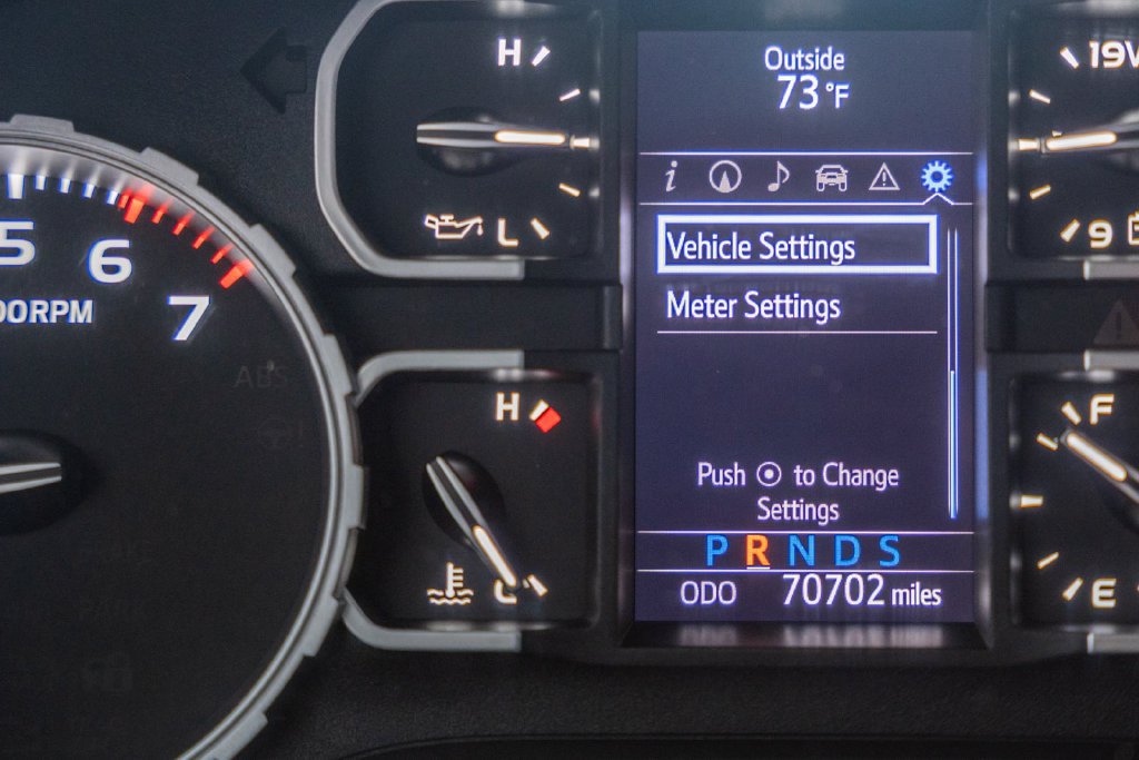 Used 2018 Toyota Tundra SR5 w/ TRD Off Road Package AWD/4WD image 44