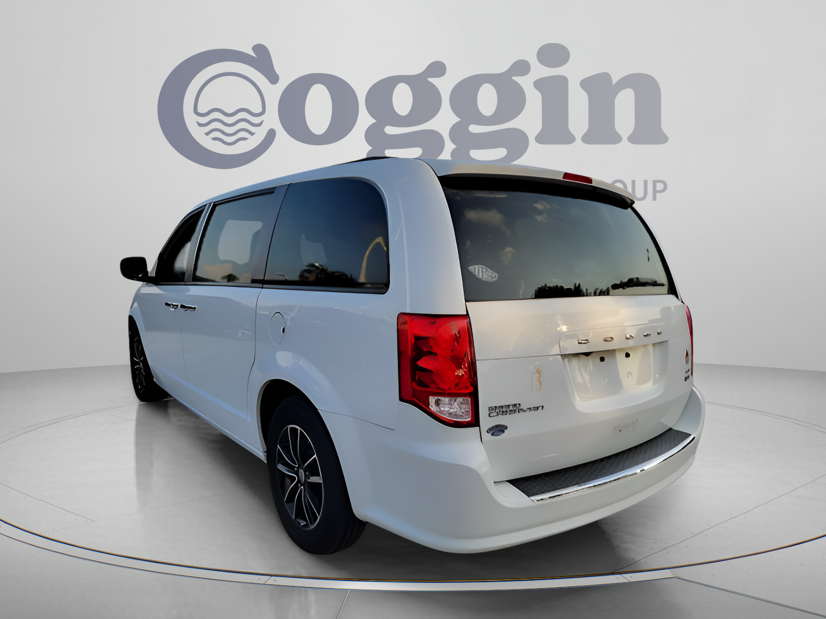 Used 2019 Dodge Grand Caravan GT FWD image 2