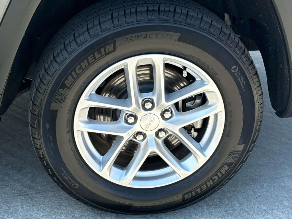 Used 2023 Jeep Grand Cherokee L Laredo AWD/4WD image 38