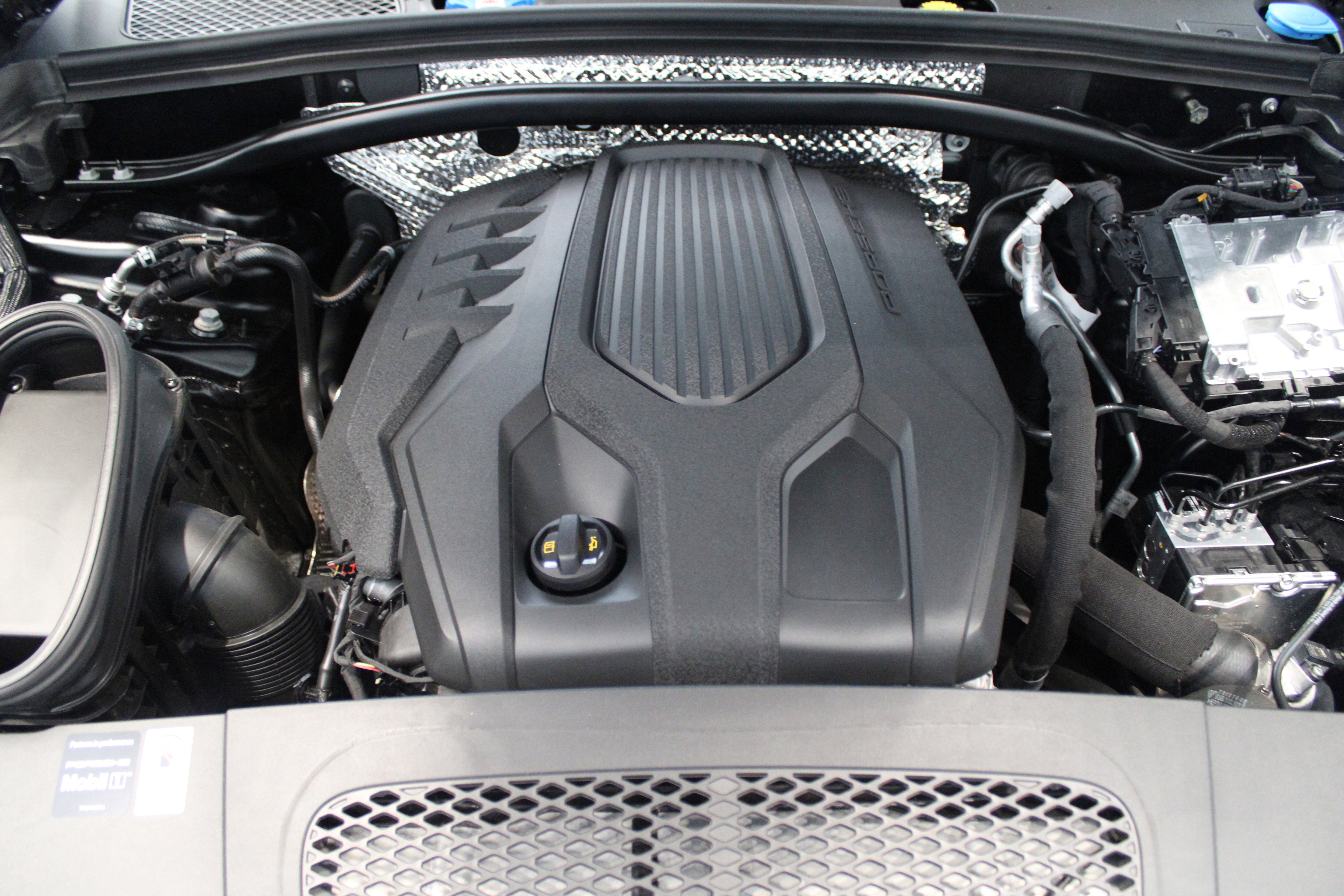 Certified 2025 Porsche Macan image 33