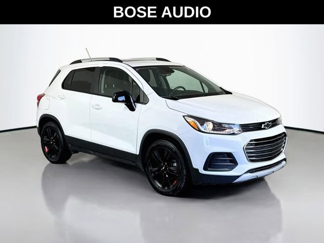 Used 2020 Chevrolet Trax LT w/ Sun & Sound Package FWD image 2