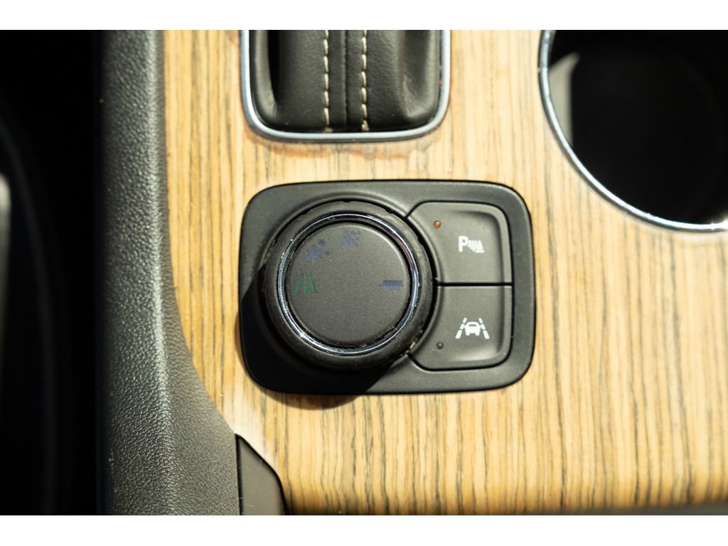 Used 2018 GMC Acadia Denali w/ Technology Package image 28