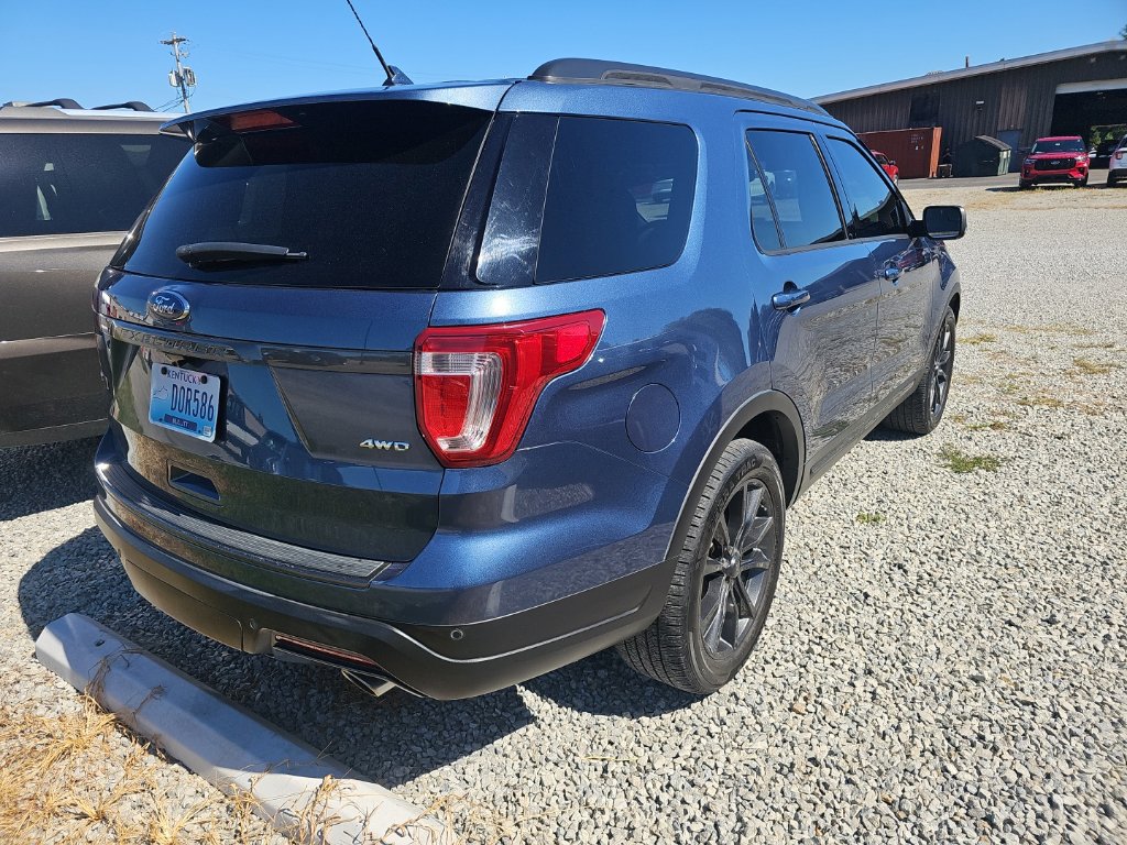 Used 2018 Ford Explorer XLT w/ Equipment Group 202A AWD/4WD image 8